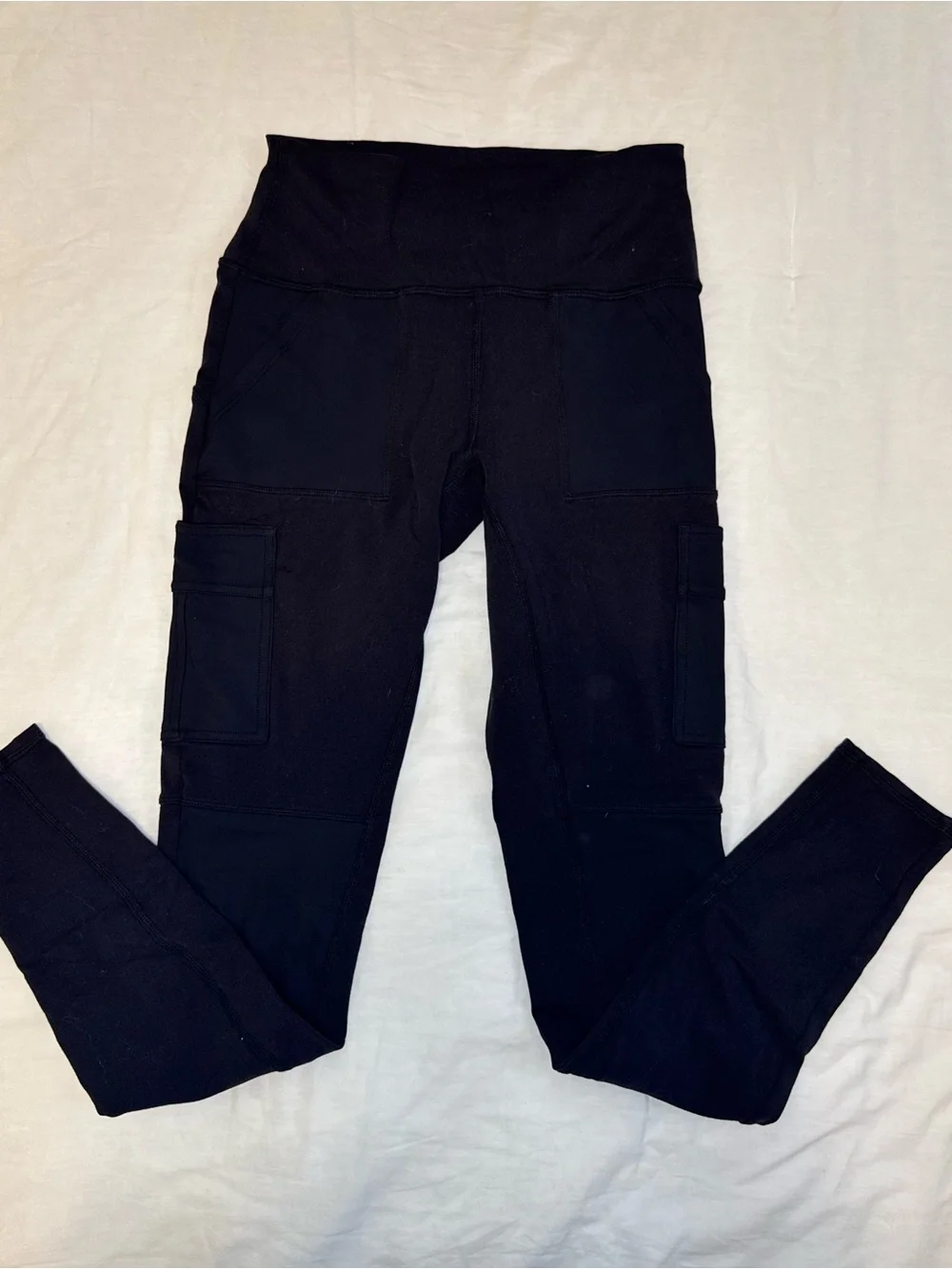 Alo High-Rise Navy Leggings with cargo pockets and  Logo